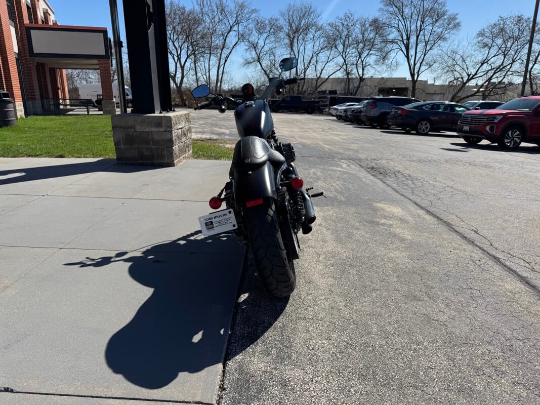 2016 Harley-Davidson Iron 883